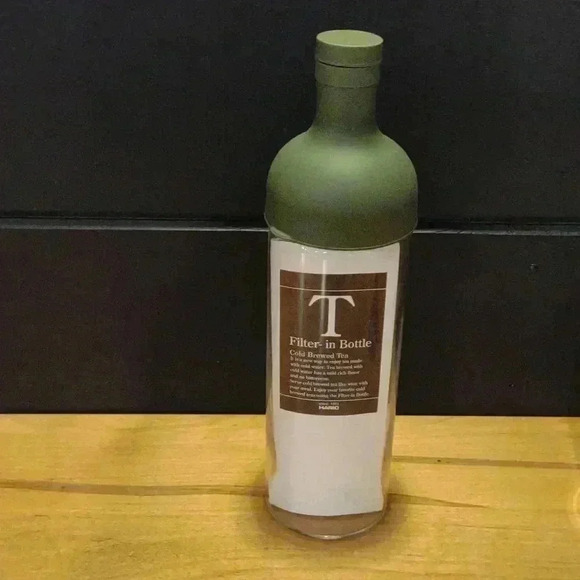 NWOT Hario filter - in bottle cold brewed tea glass bottle army green top - Picture 1 of 5